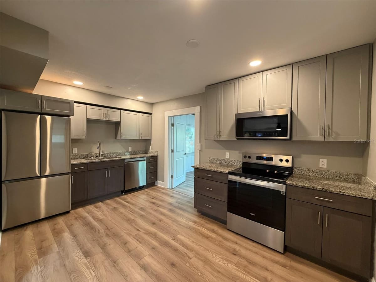 101 LEMON STREET — photo 6 of 14