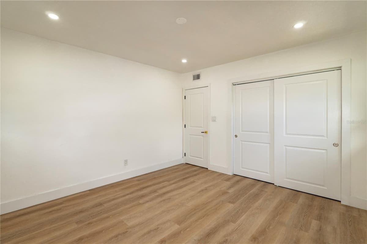 9805 54TH STREET — photo 29 of 38