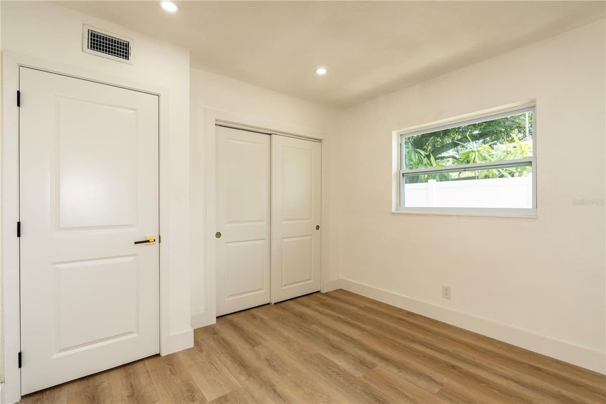 9805 54TH STREET — photo 34 of 38