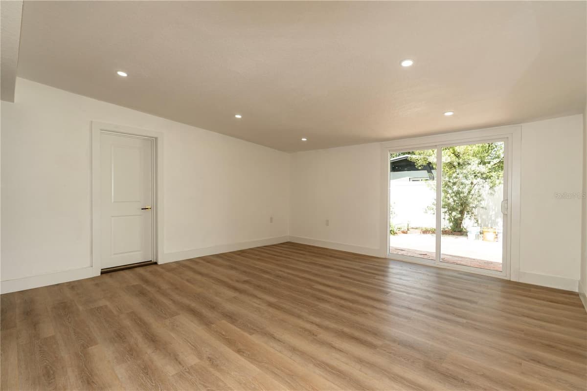 9805 54TH STREET — photo 17 of 38