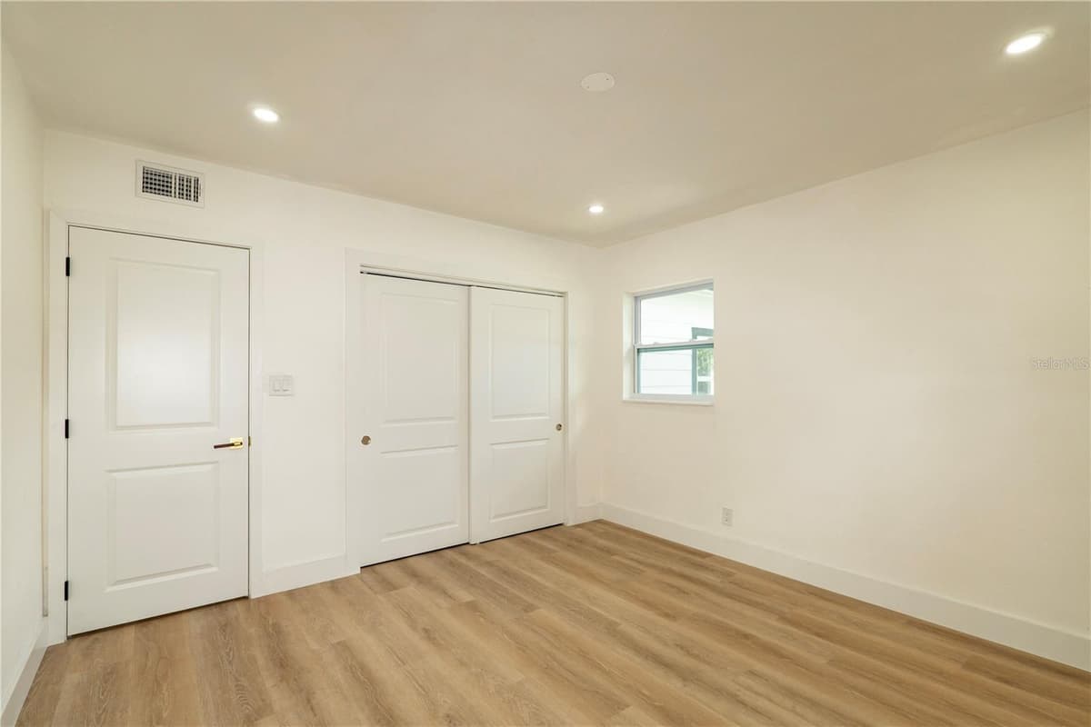 9805 54TH STREET — photo 30 of 38