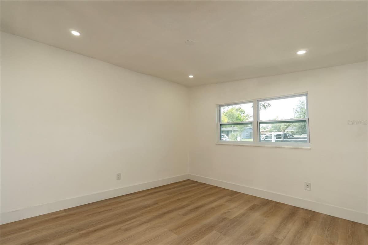9805 54TH STREET — photo 36 of 38