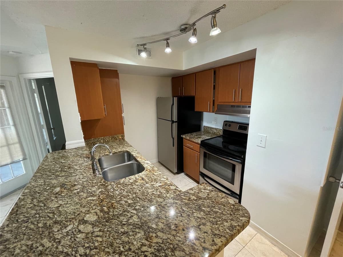 409 FOUNTAINHEAD CIRCLE — photo 3 of 20
