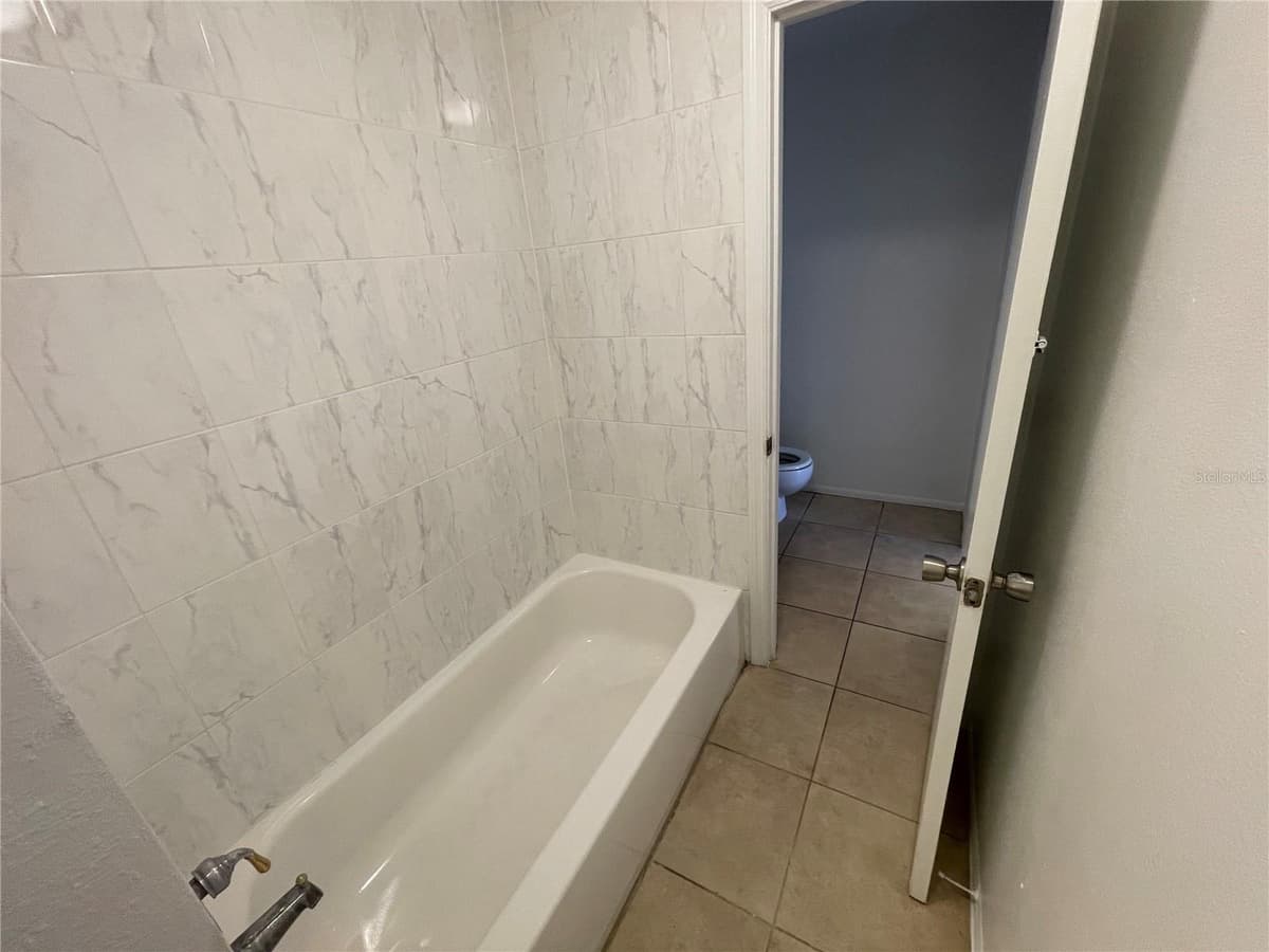 409 FOUNTAINHEAD CIRCLE — photo 8 of 20