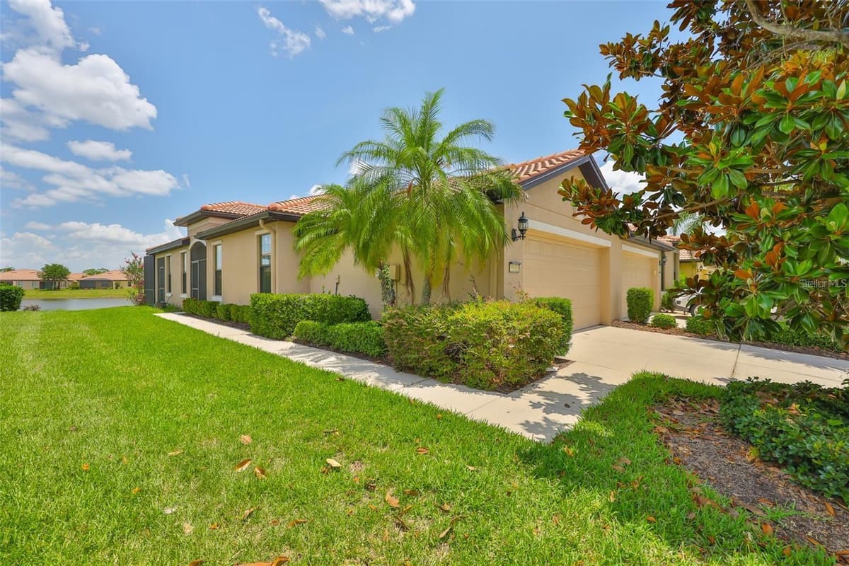 5532 SUNSET FALLS DRIVE — photo 16 of 37