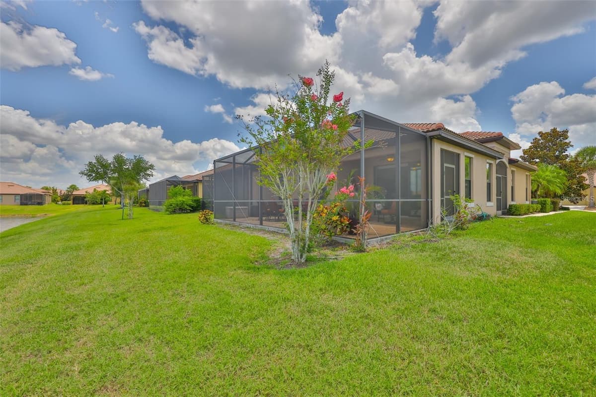5532 SUNSET FALLS DRIVE — photo 15 of 37