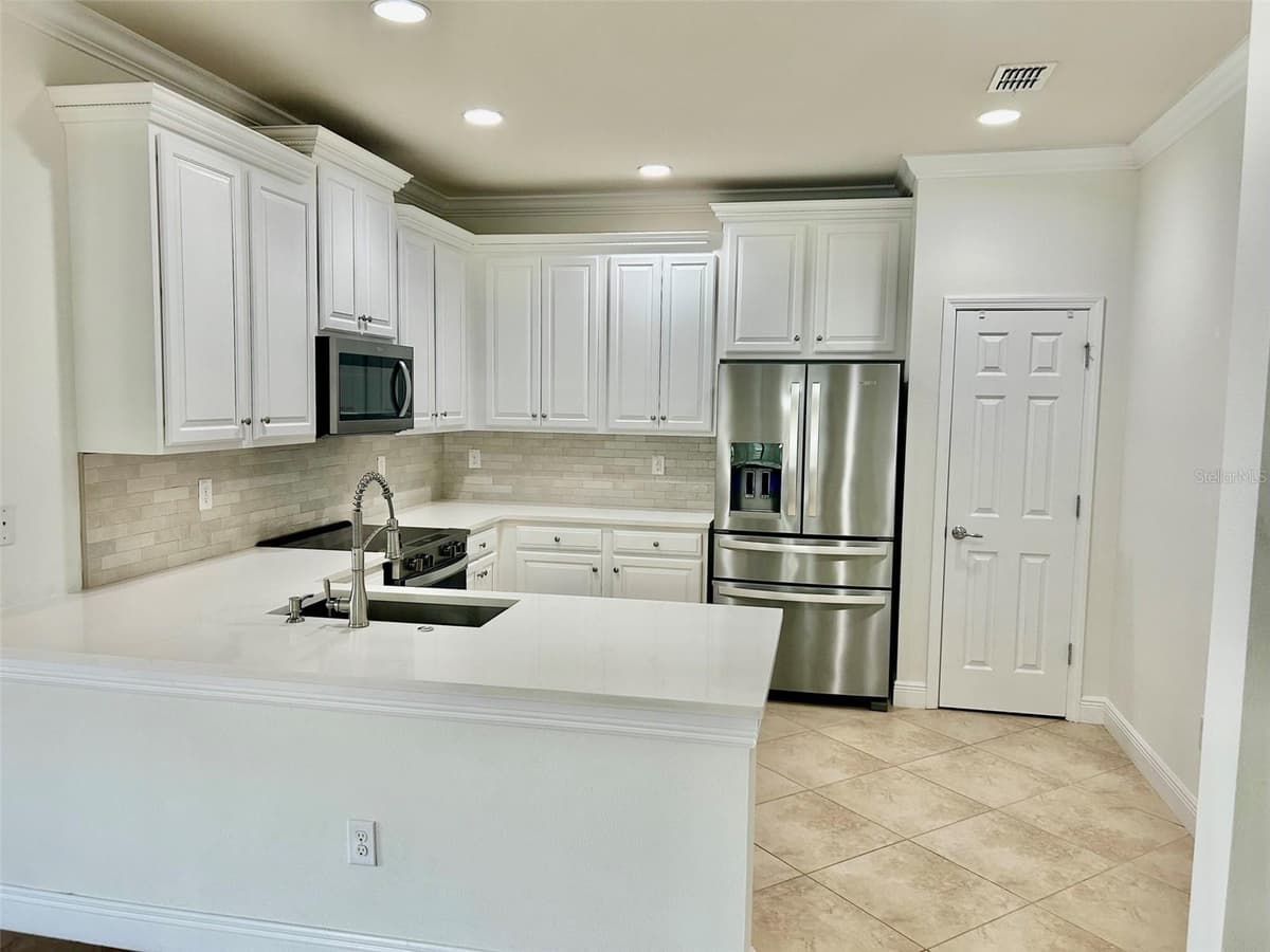 5532 SUNSET FALLS DRIVE — photo 4 of 37