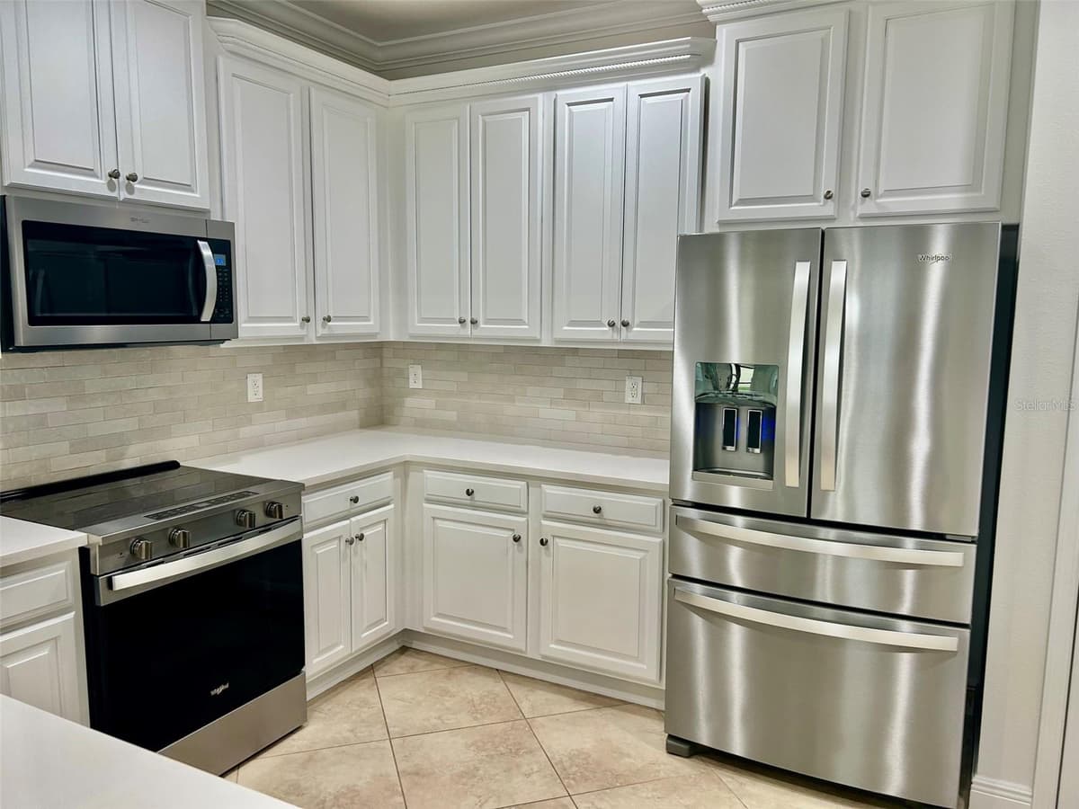 5532 SUNSET FALLS DRIVE — photo 3 of 37
