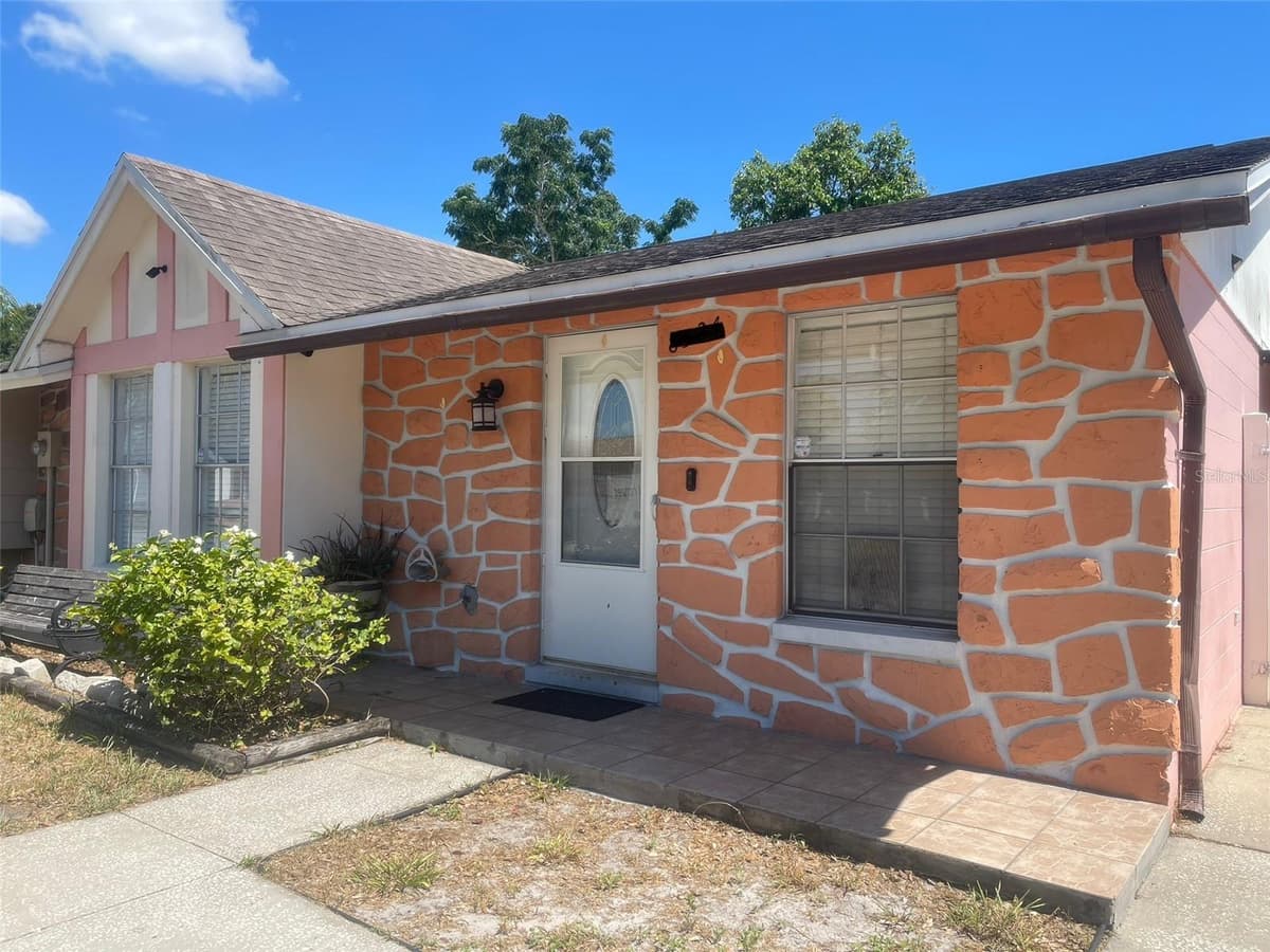 8524 CATALINA DRIVE — photo 3 of 21