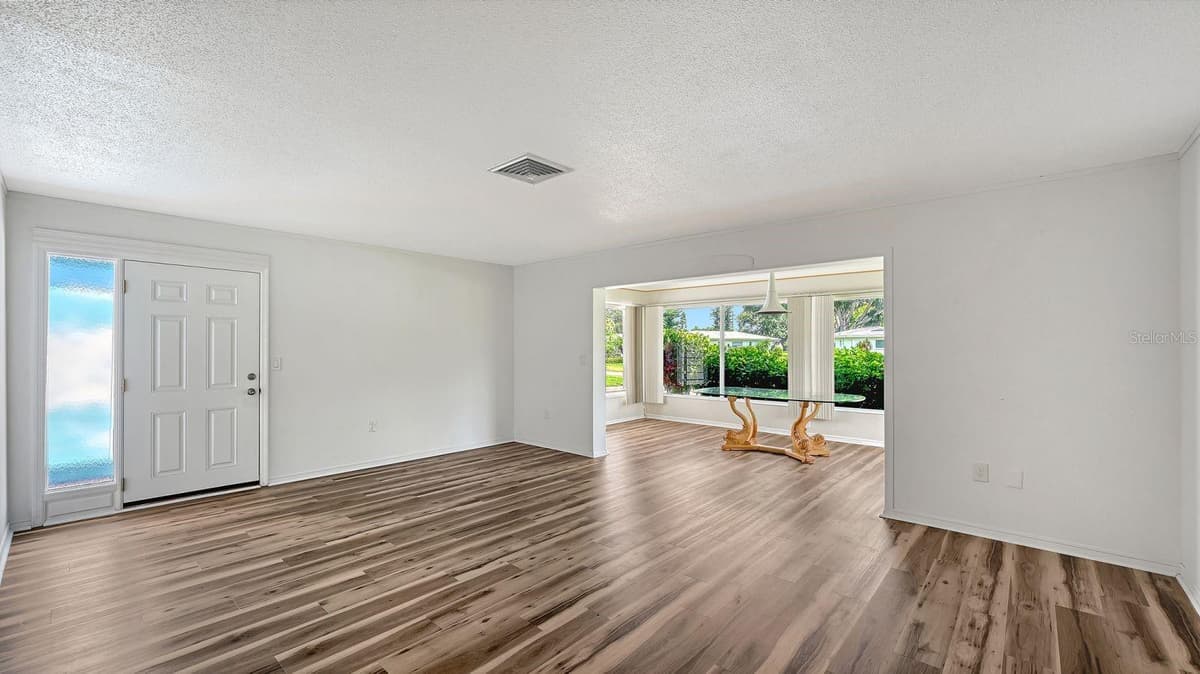 6906 CURTISS AVENUE — photo 8 of 58