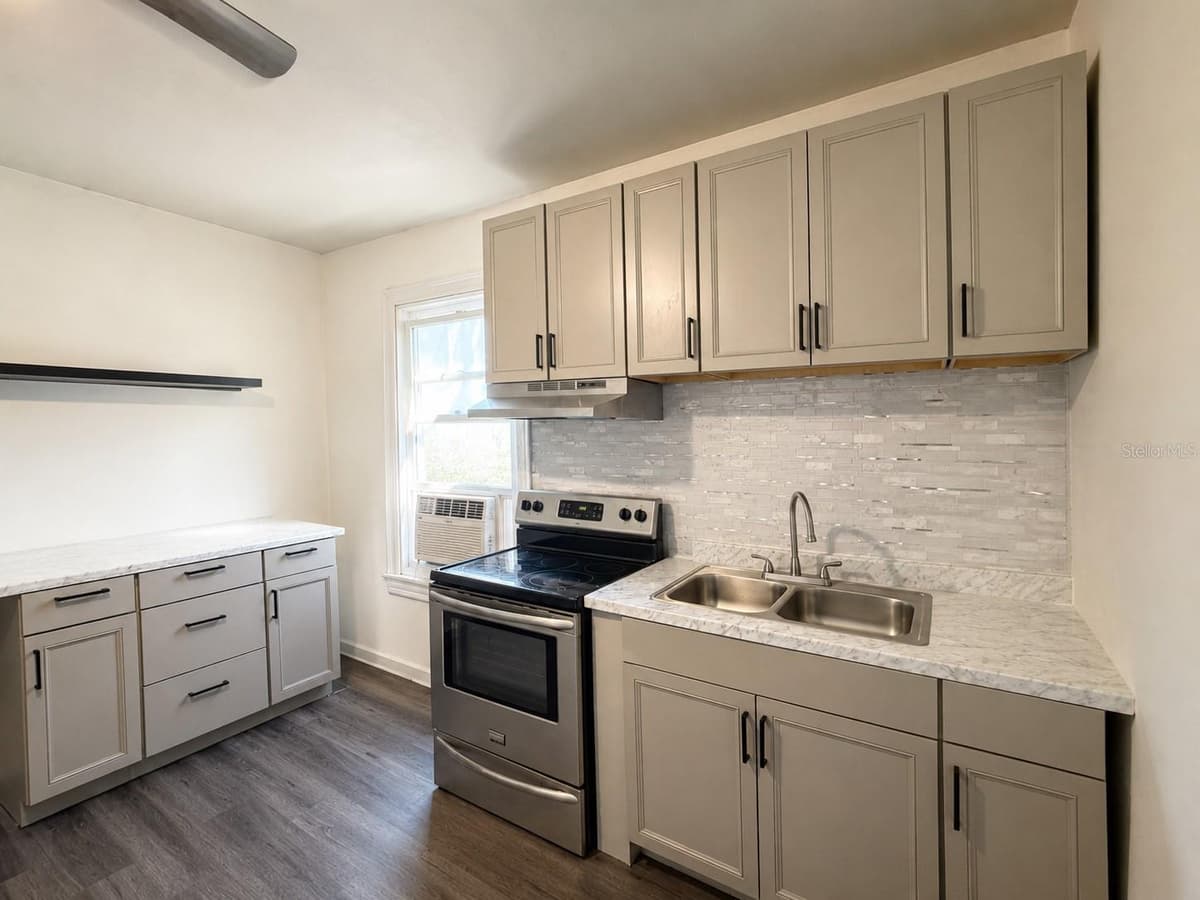 625 AVENUE B — photo 18 of 19
