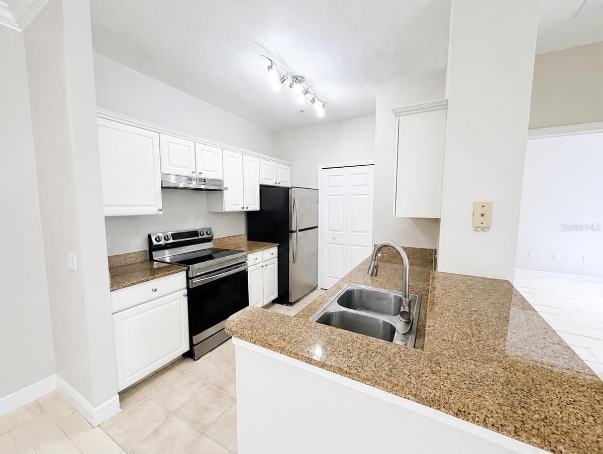 431 SOUTHERN PECAN CIRCLE — photo 3 of 5