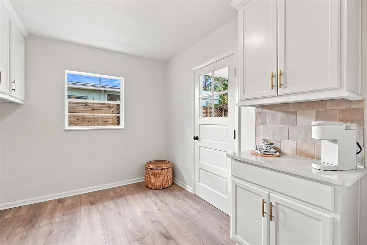 6 MARILYN AVENUE — photo 19 of 64