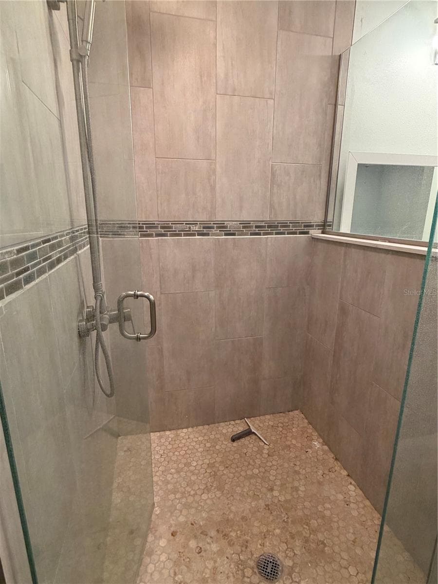 833 COLLINS AVENUE — photo 11 of 28