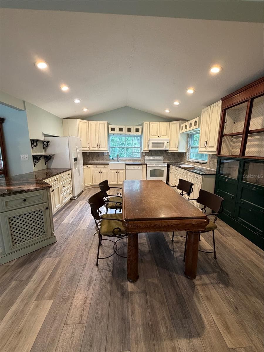 833 COLLINS AVENUE — photo 4 of 28