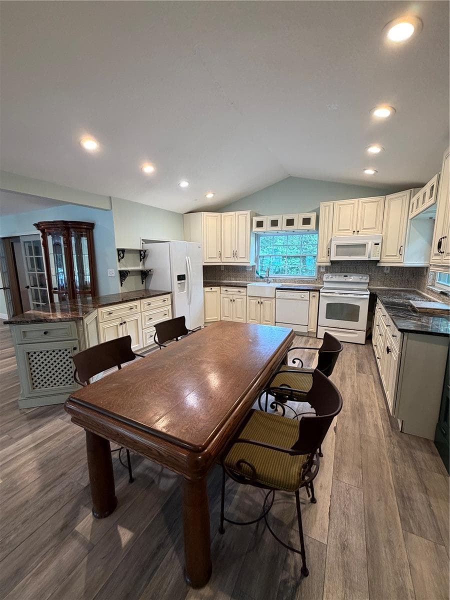 833 COLLINS AVENUE — photo 6 of 28