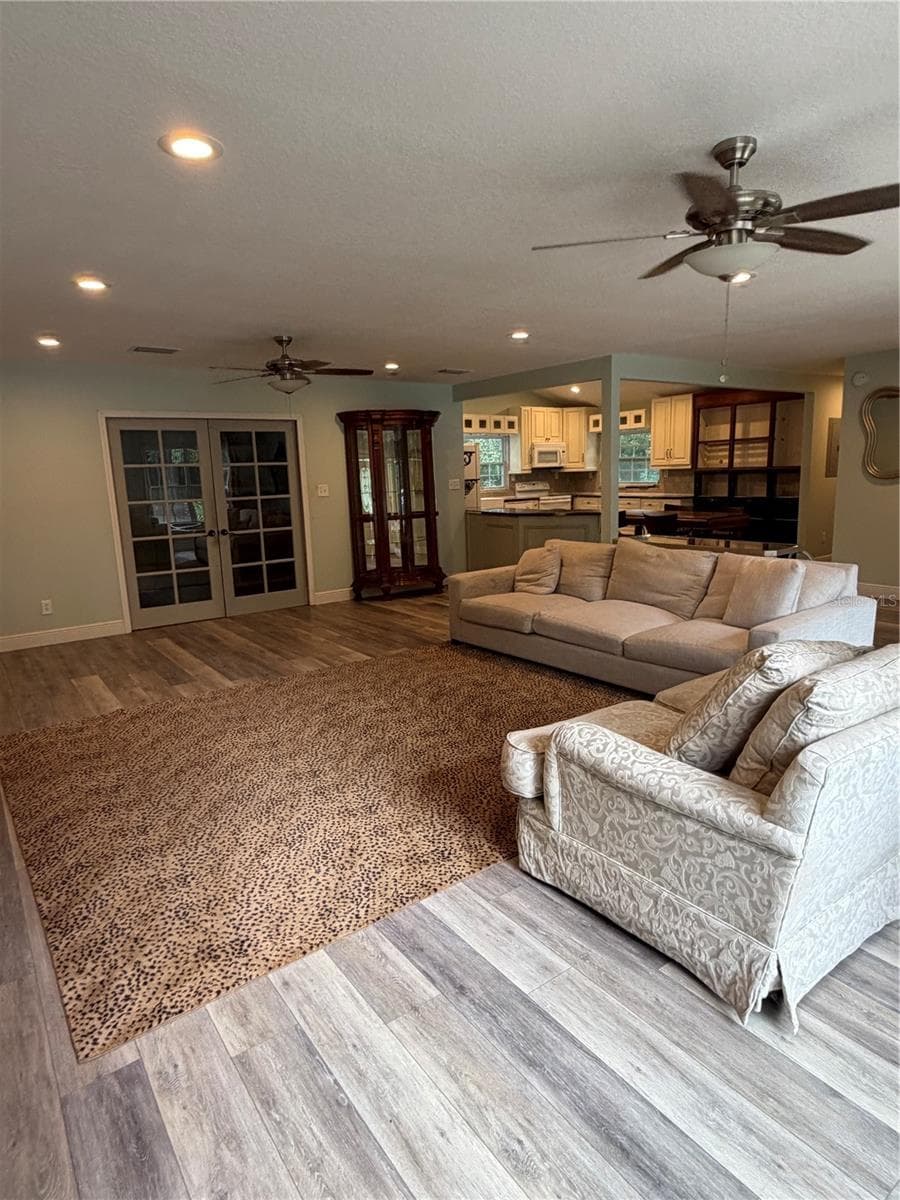 833 COLLINS AVENUE — photo 3 of 28