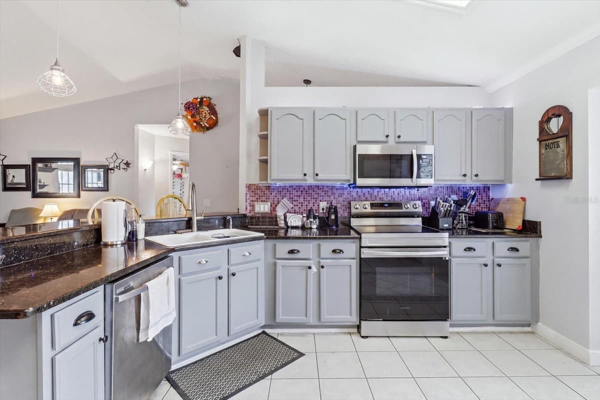 13525 43RD CIRCLE — photo 3 of 44