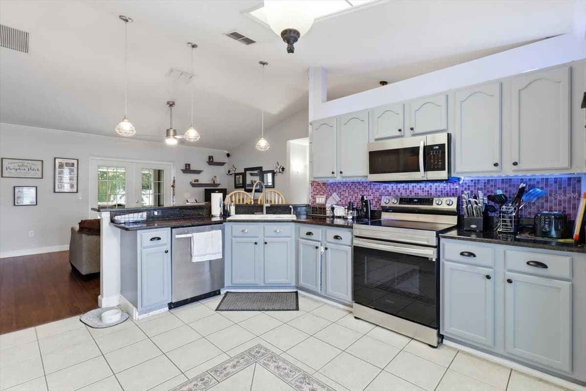 13525 43RD CIRCLE — photo 9 of 44