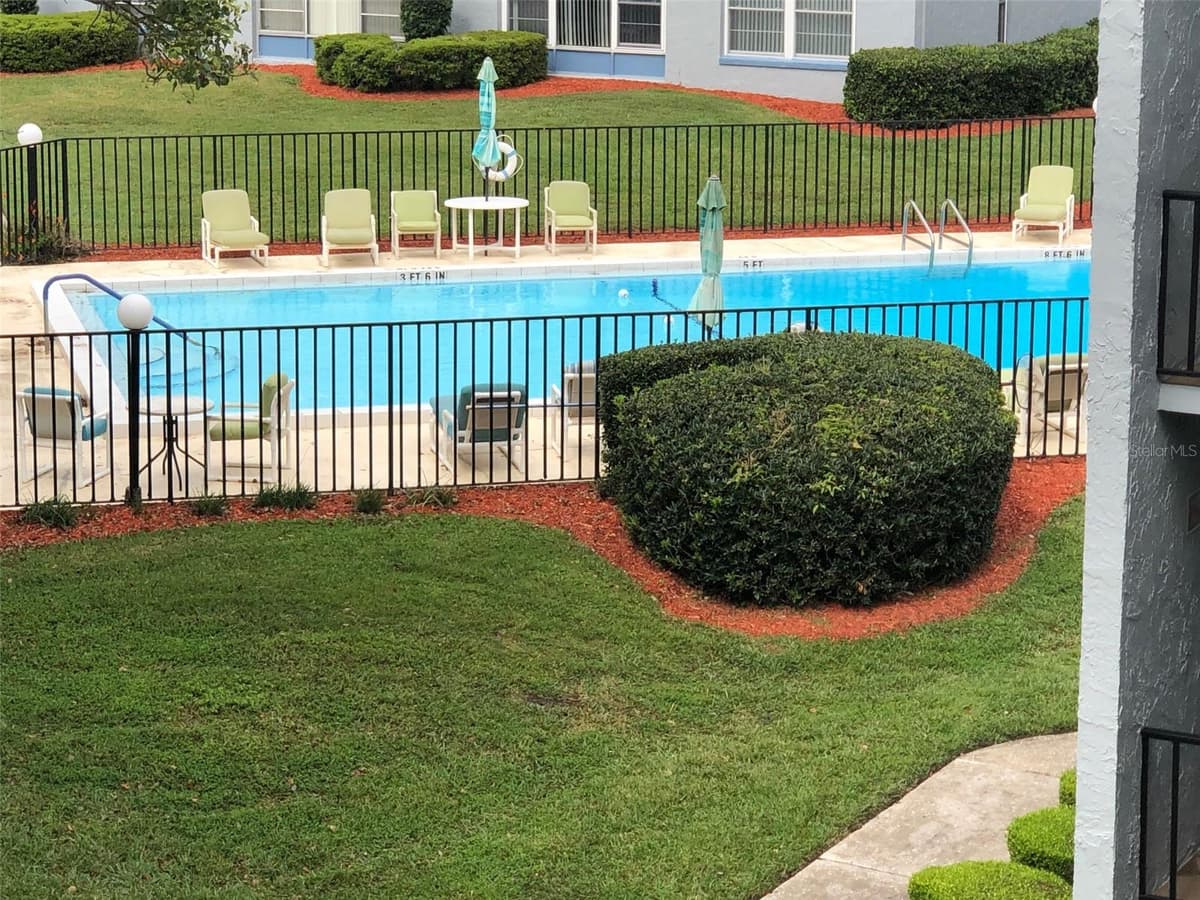 333 LAKE HOWARD DRIVE — photo 8 of 9