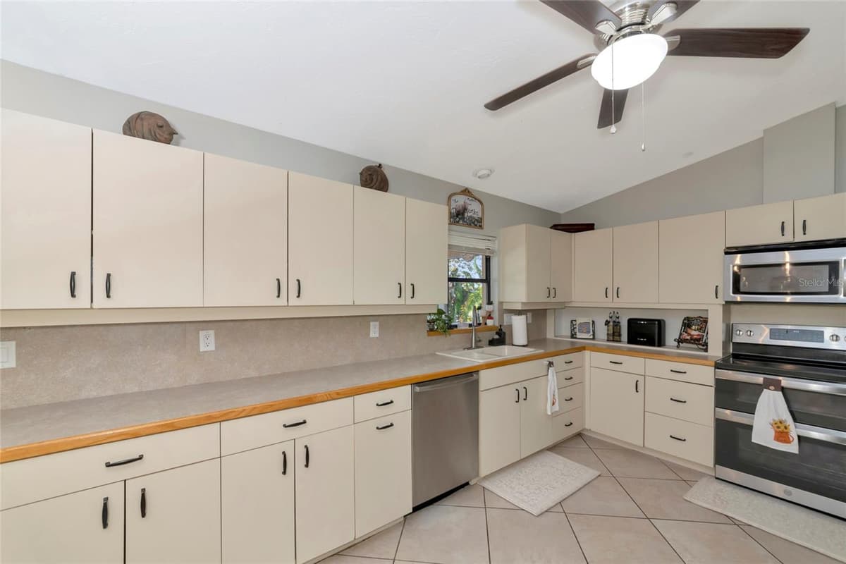 710 MYAKKA RD — photo 13 of 99