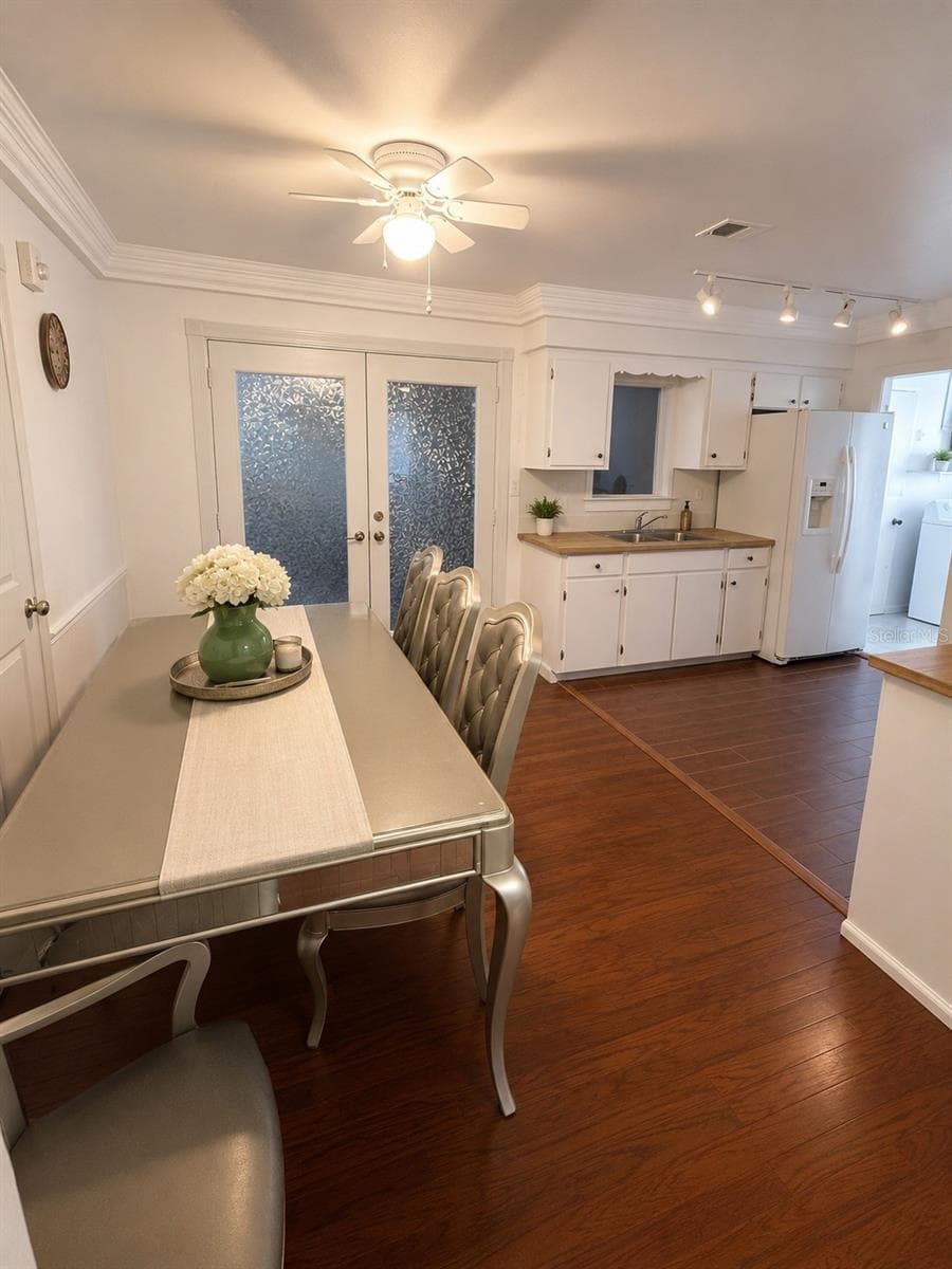 5609 PERRINE DRIVE — photo 4 of 9