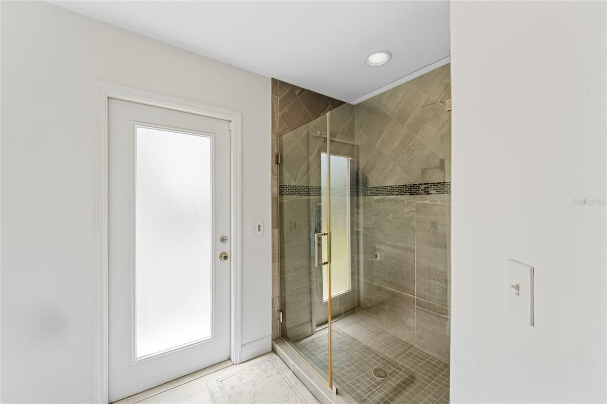 2086 PARKTON DRIVE — photo 20 of 33