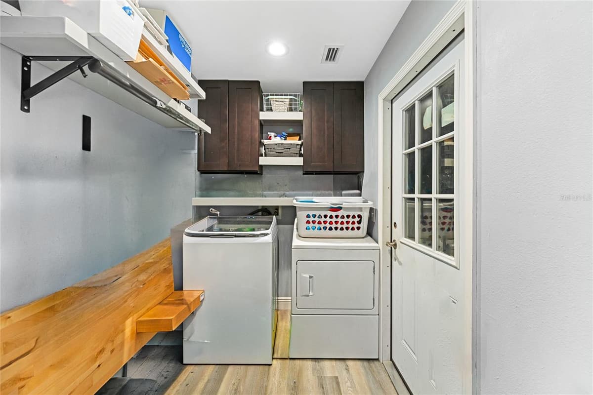 2086 PARKTON DRIVE — photo 30 of 33