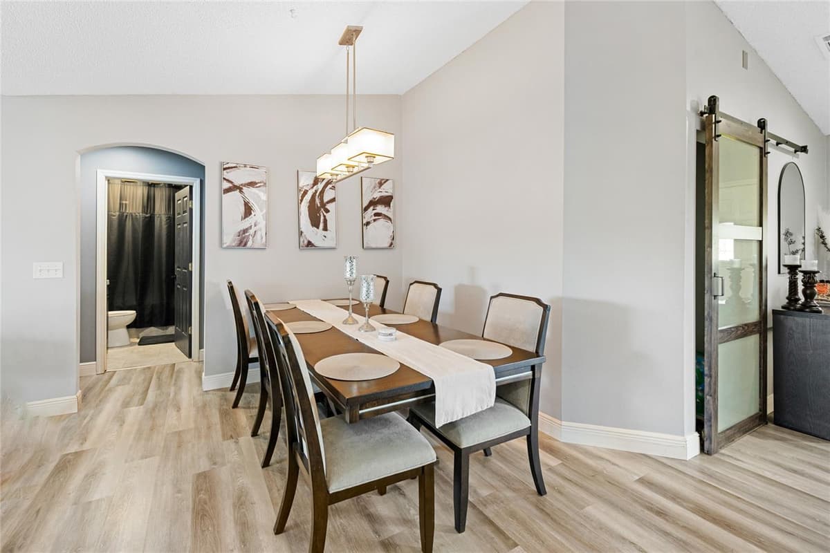 2086 PARKTON DRIVE — photo 14 of 33