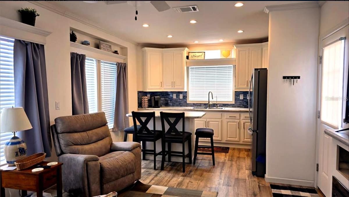 7060 FAIRVIEW VILLAGE CIRCLE — photo 5 of 44