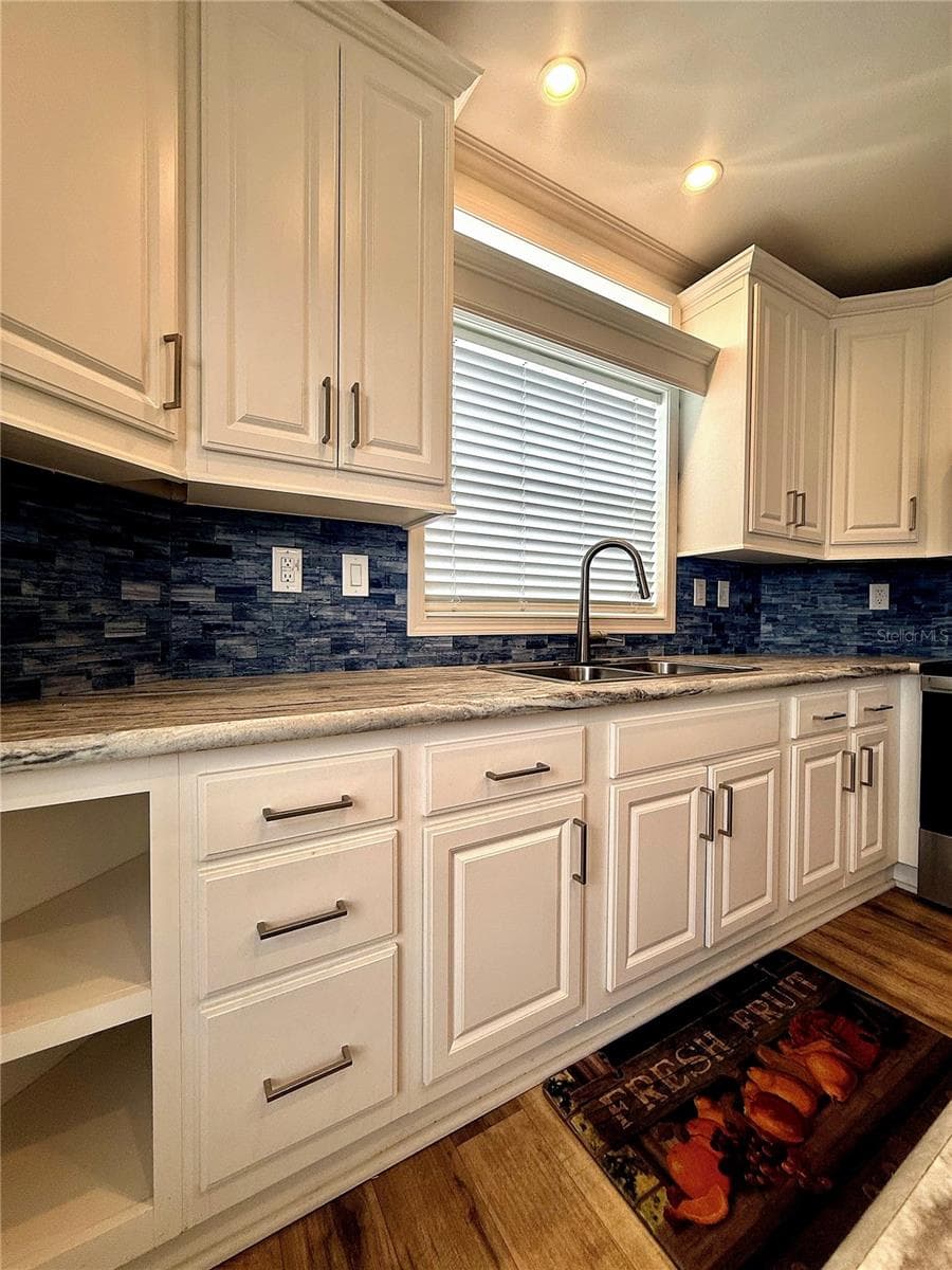 7060 FAIRVIEW VILLAGE CIRCLE — photo 9 of 44