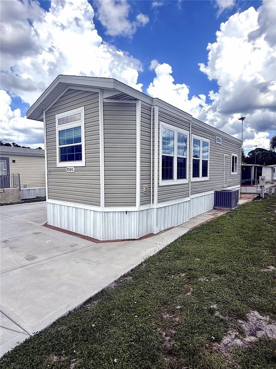 7060 FAIRVIEW VILLAGE CIRCLE — photo 40 of 44
