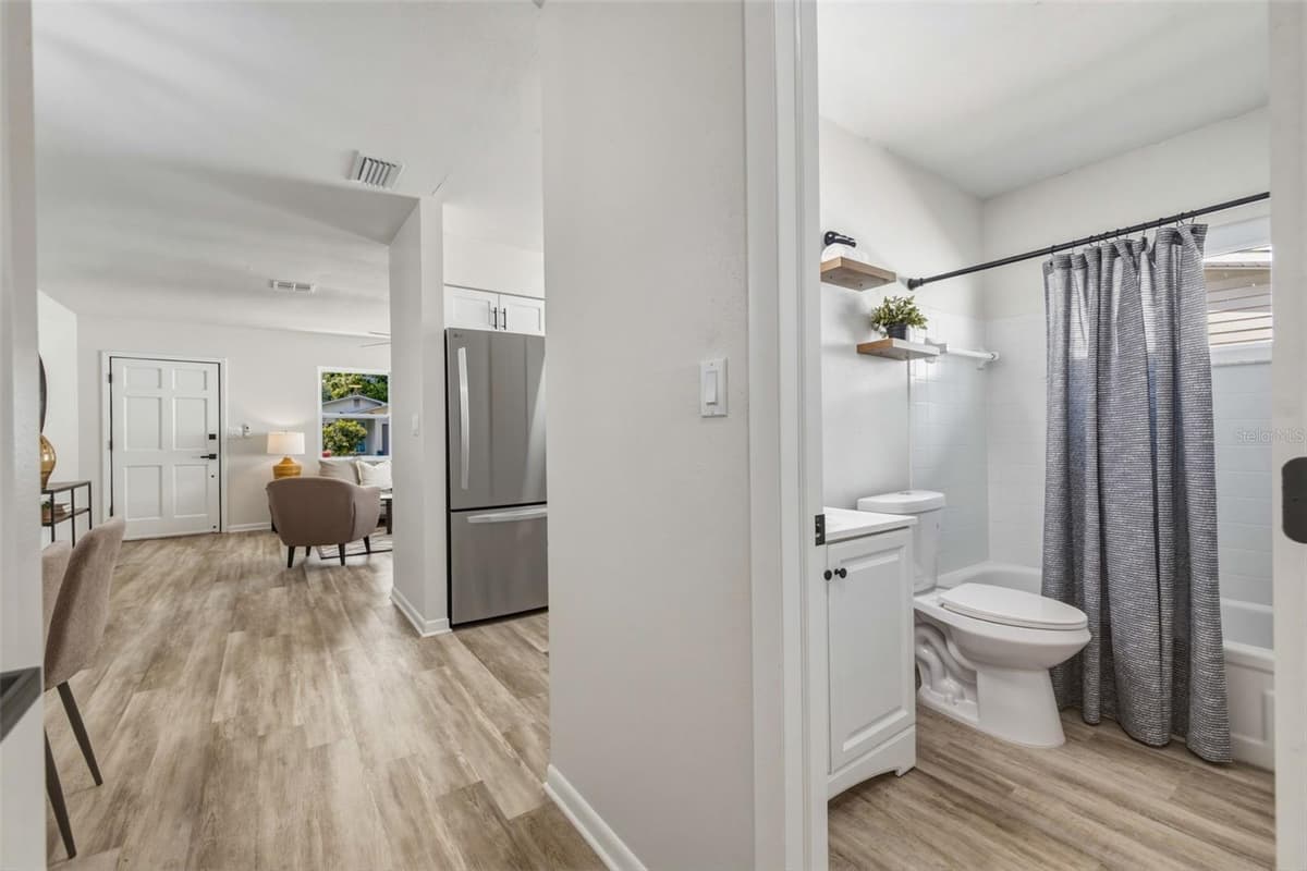 209 MONROE CIRCLE — photo 13 of 34