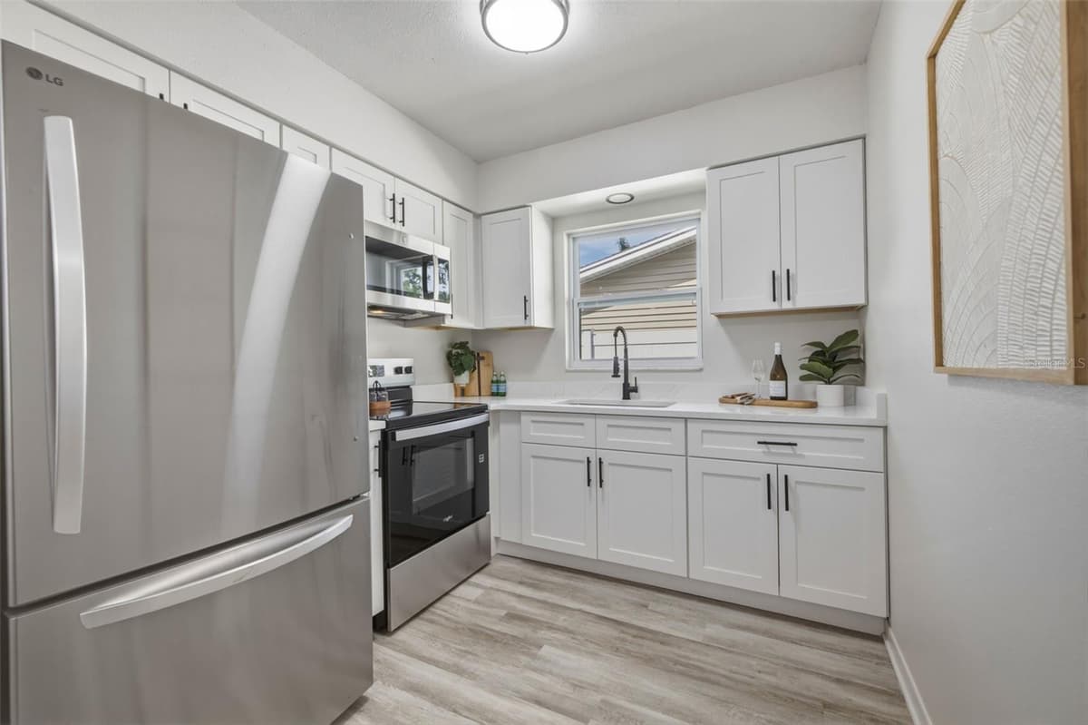 209 MONROE CIRCLE — photo 10 of 34