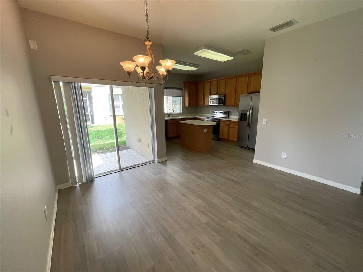 17535 STINCHAR DRIVE — photo 6 of 26