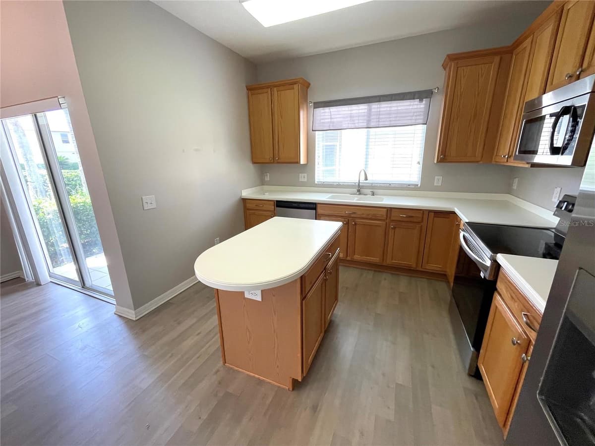 17535 STINCHAR DRIVE — photo 7 of 26