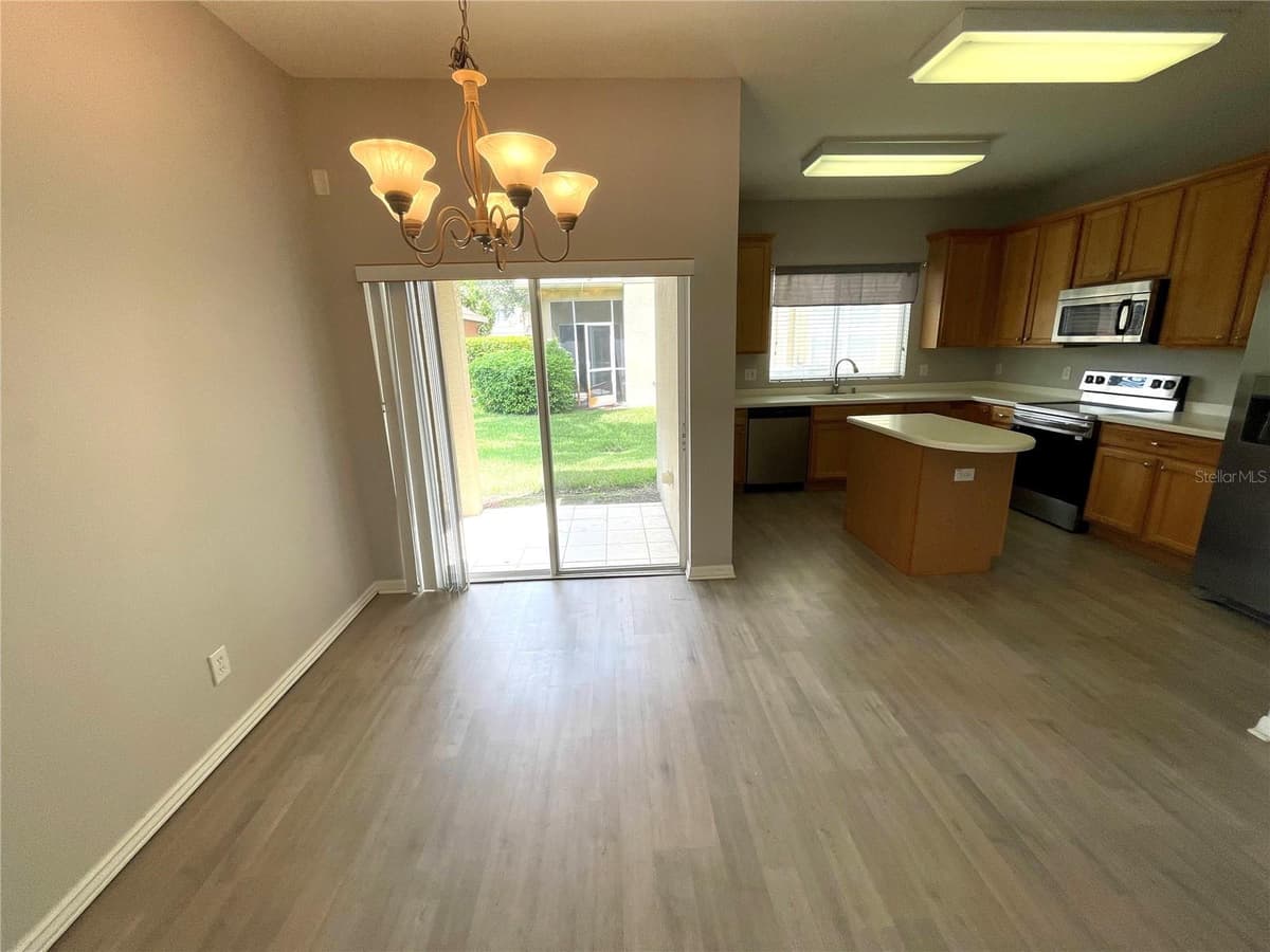 17535 STINCHAR DRIVE — photo 5 of 26