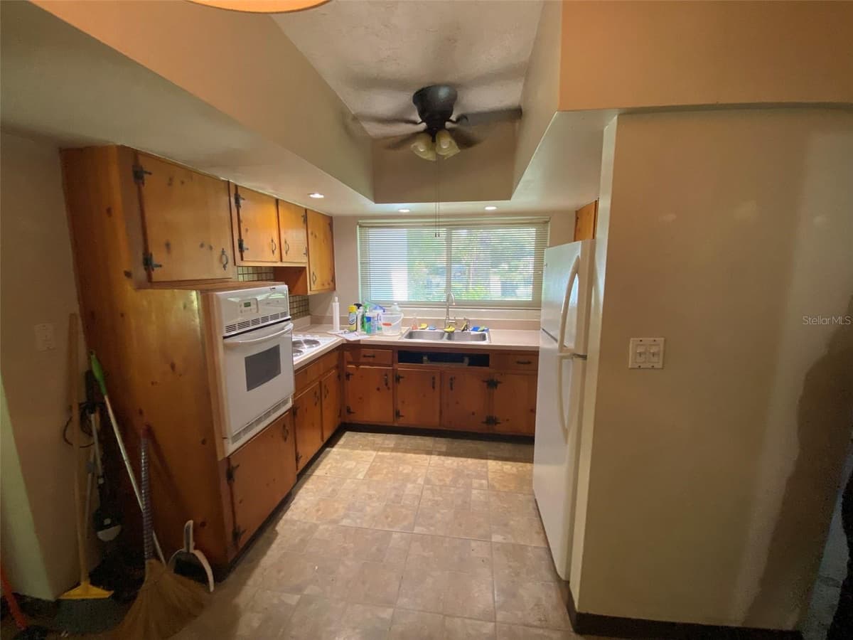 2122 RIDGE DRIVE — photo 5 of 26