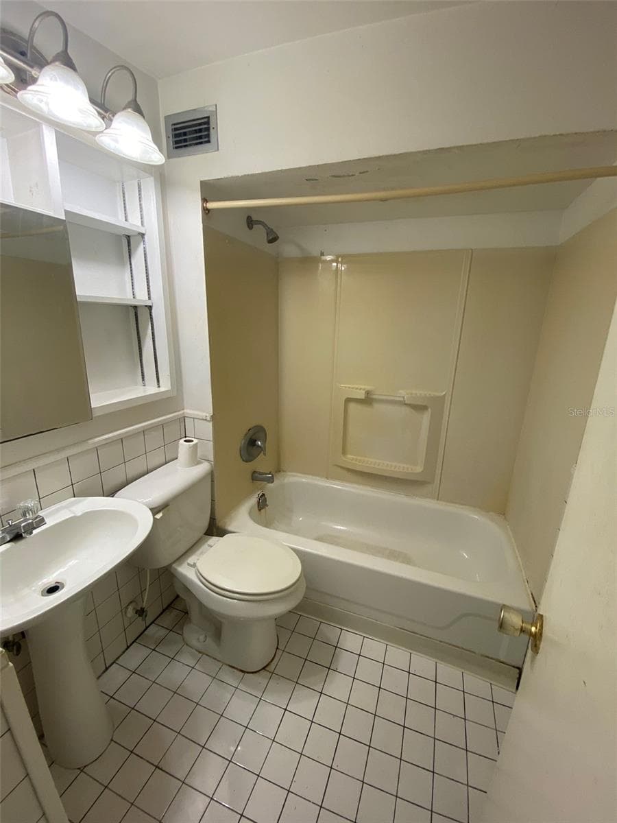 2122 RIDGE DRIVE — photo 14 of 26