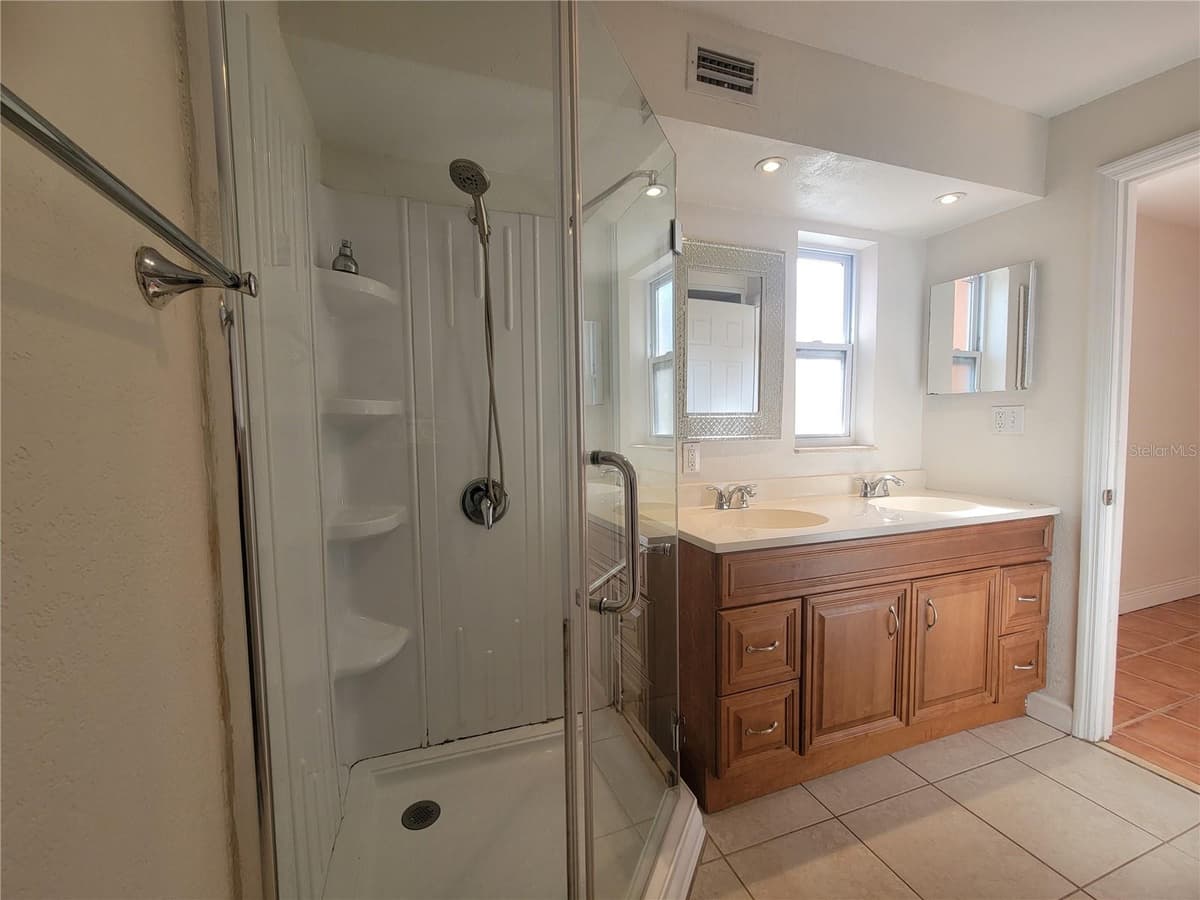 6711 DARTMOUTH AVENUE — photo 8 of 19