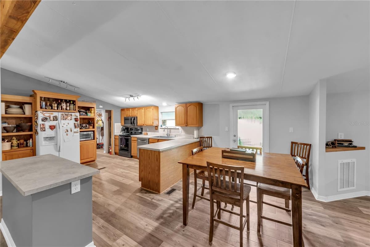 5753 DORMANY ROAD — photo 9 of 66