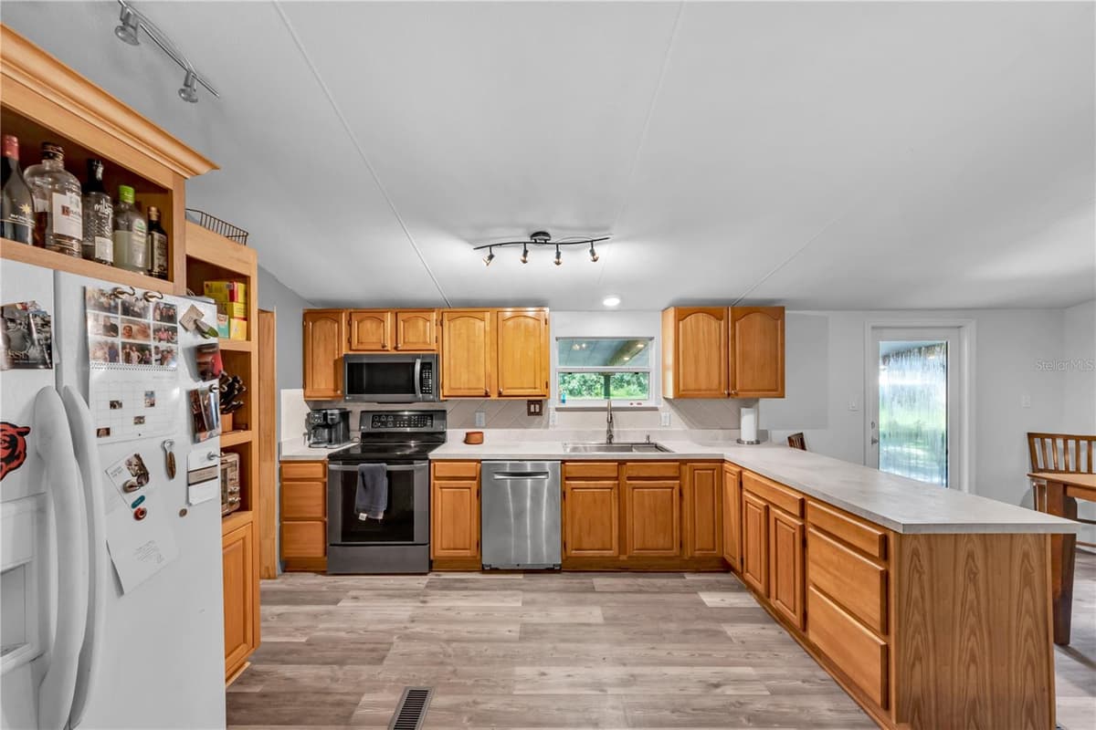 5753 DORMANY ROAD — photo 7 of 66