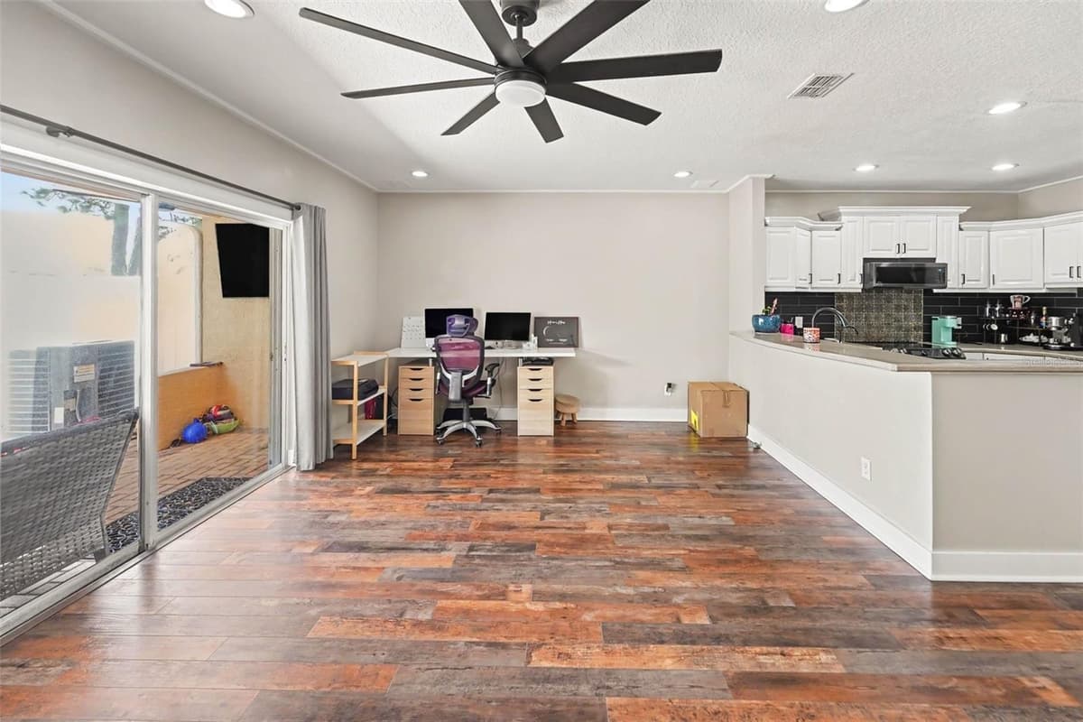 6980 ULMERTON ROAD — photo 3 of 36
