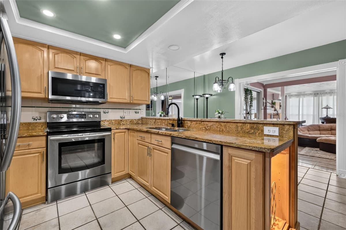 7360 ULMERTON ROAD — photo 5 of 26