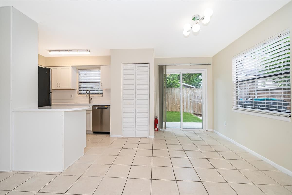 508 HIGHLAND AVENUE — photo 6 of 31
