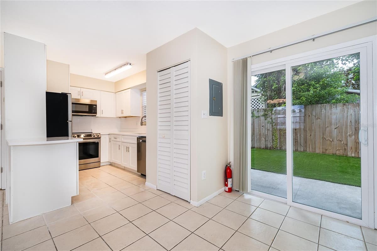 508 HIGHLAND AVENUE — photo 4 of 31
