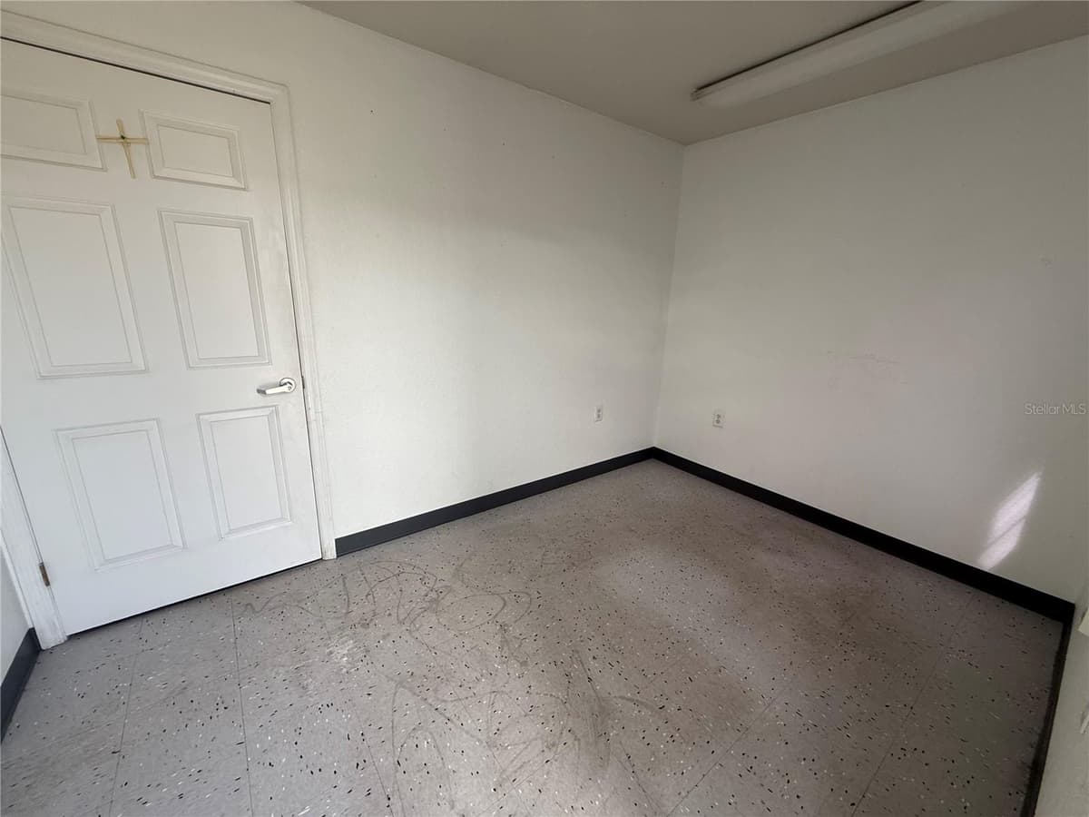 2501 57TH AVENUE — photo 3 of 6