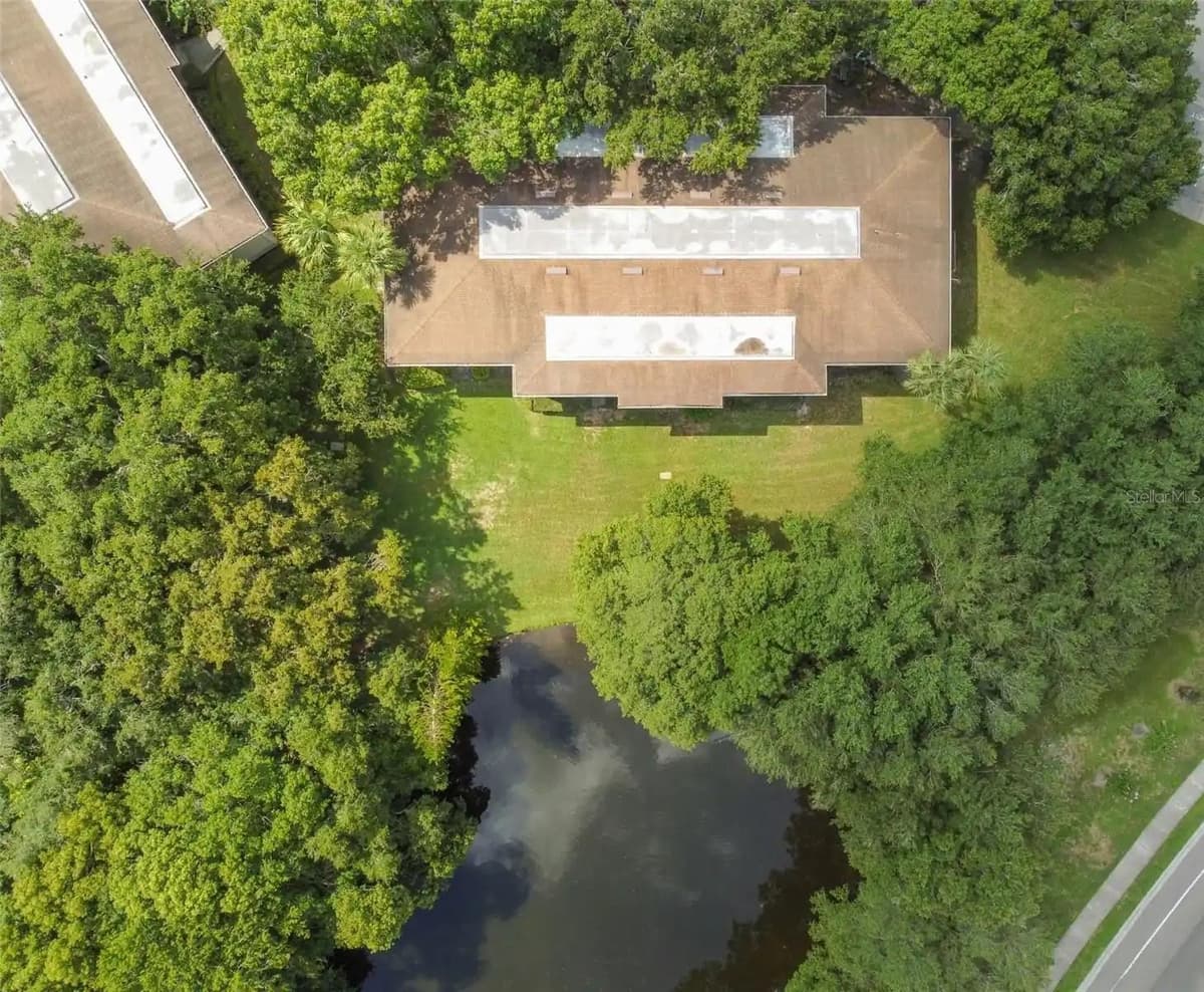 6015 LAKETREE LN — photo 9 of 15