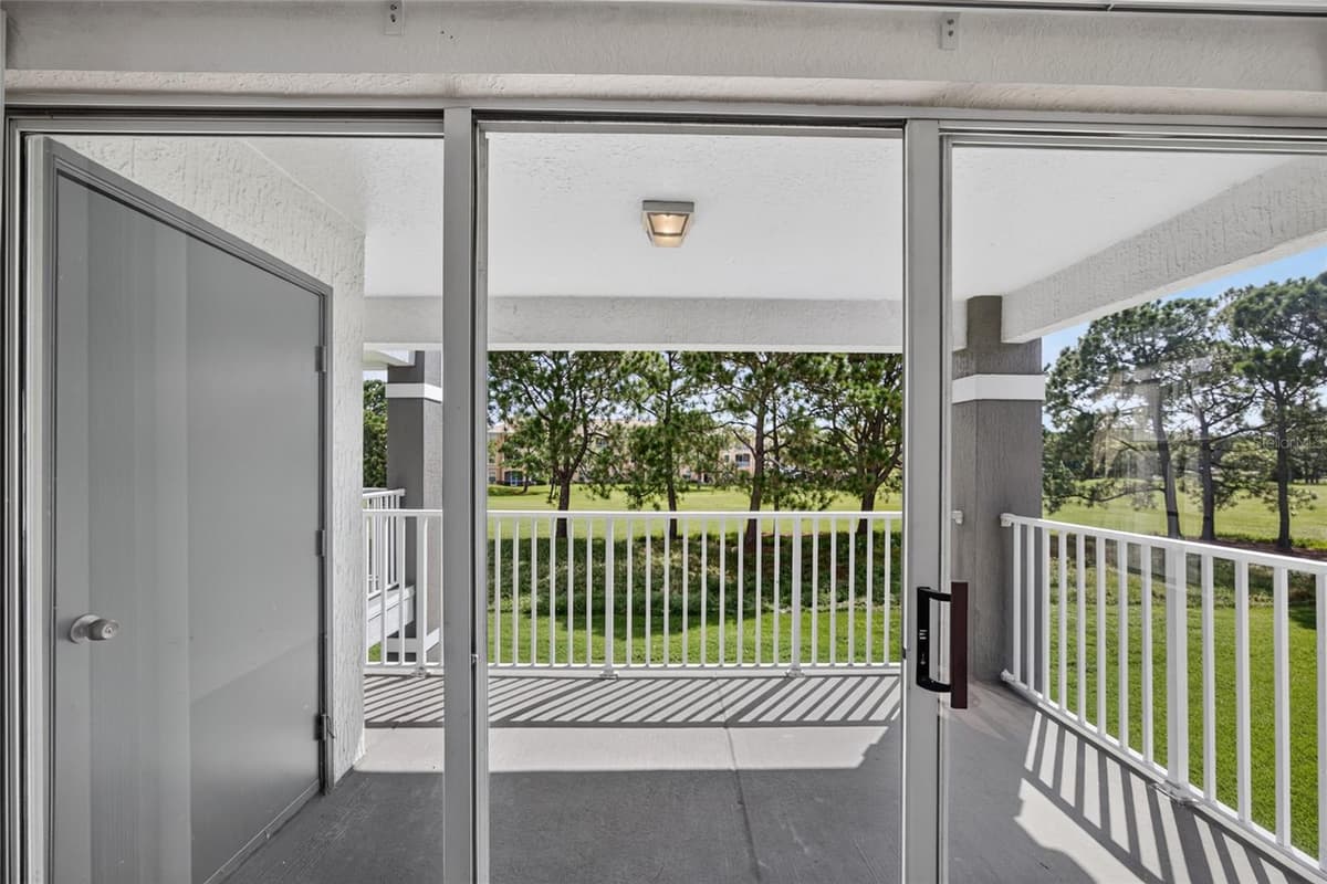 14013 FAIRWAY ISLAND DRIVE — photo 8 of 34