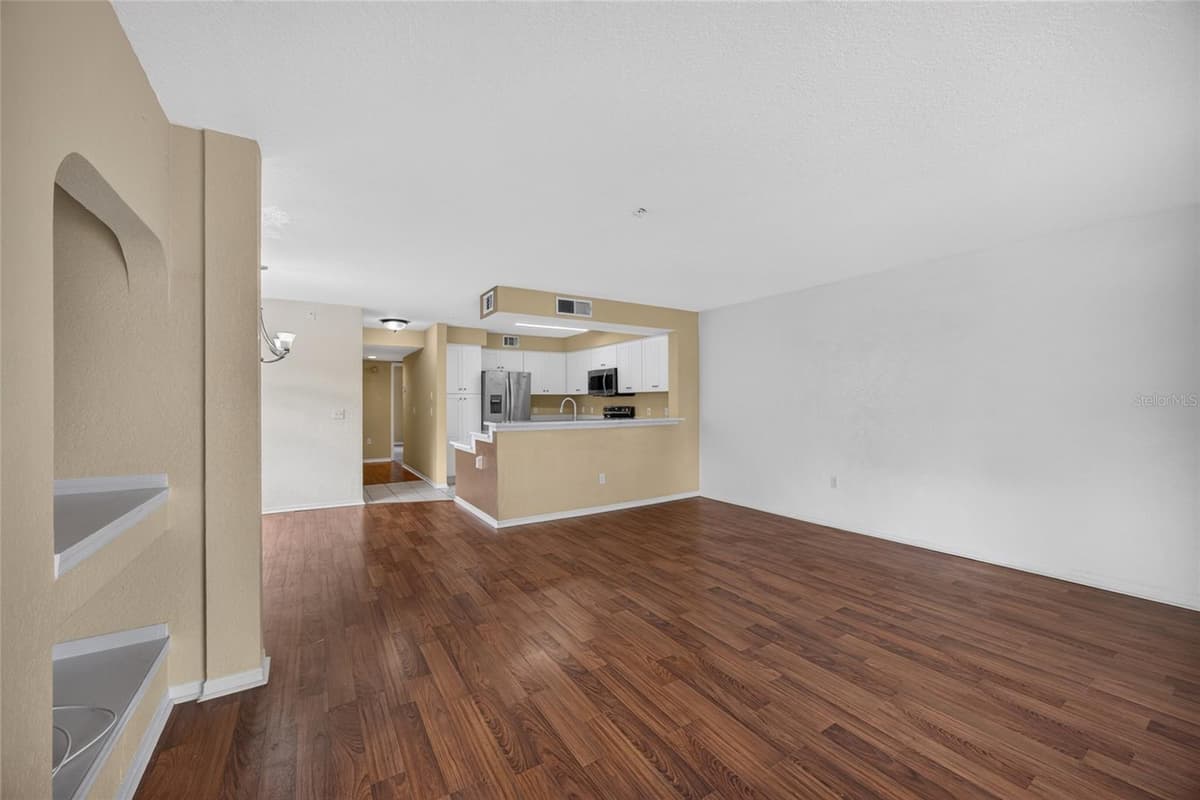 14013 FAIRWAY ISLAND DRIVE — photo 10 of 34
